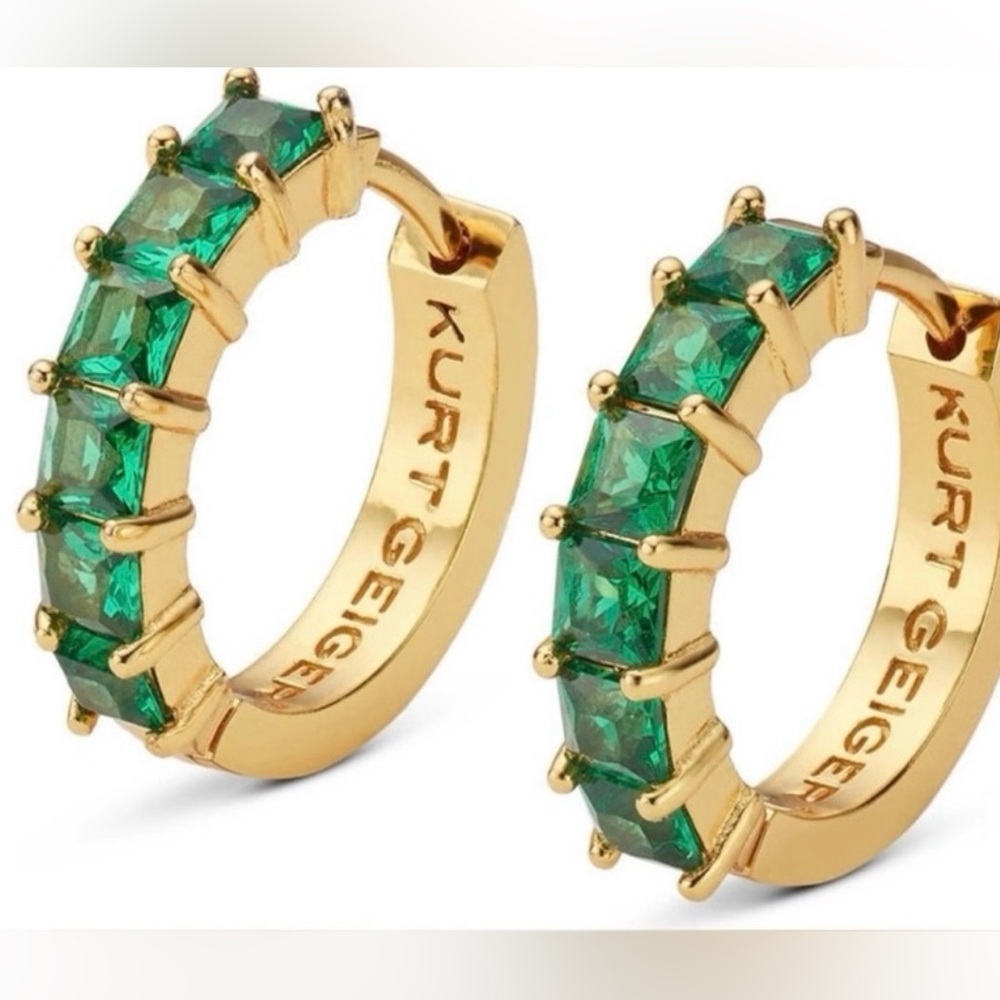 💚KURT GEIGER LONDON💚
Green Crystal Huggie Hoop Earrings